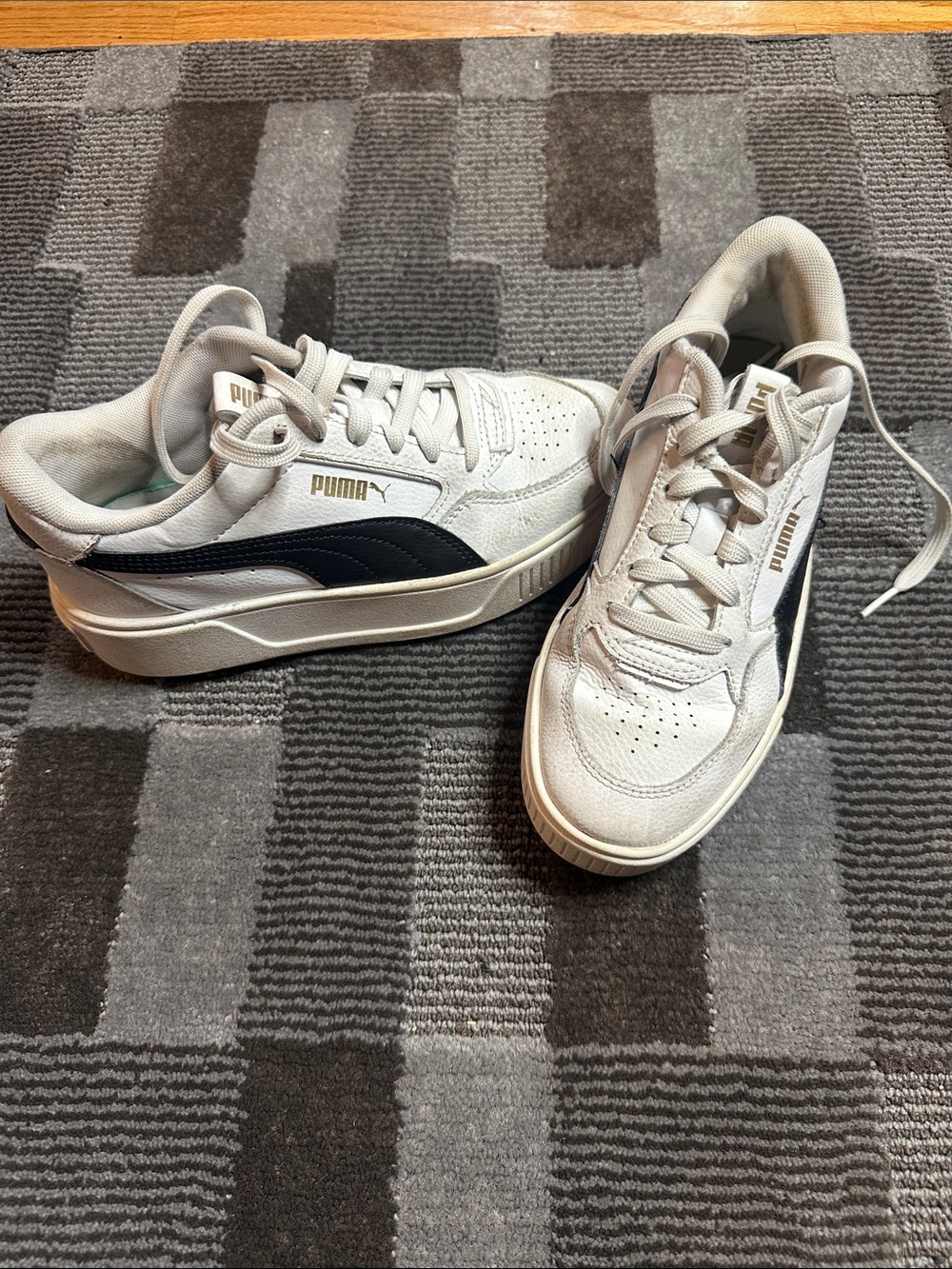 Puma Off-White Sneakers with Black Formstripe